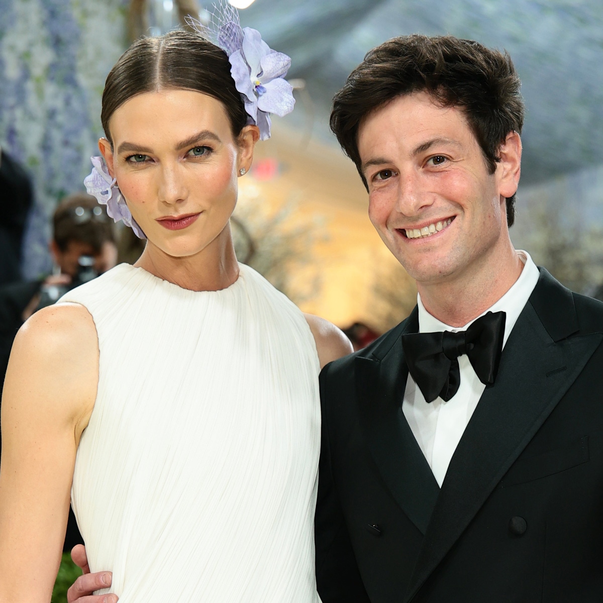Karlie Kloss bersama Josh Kushner